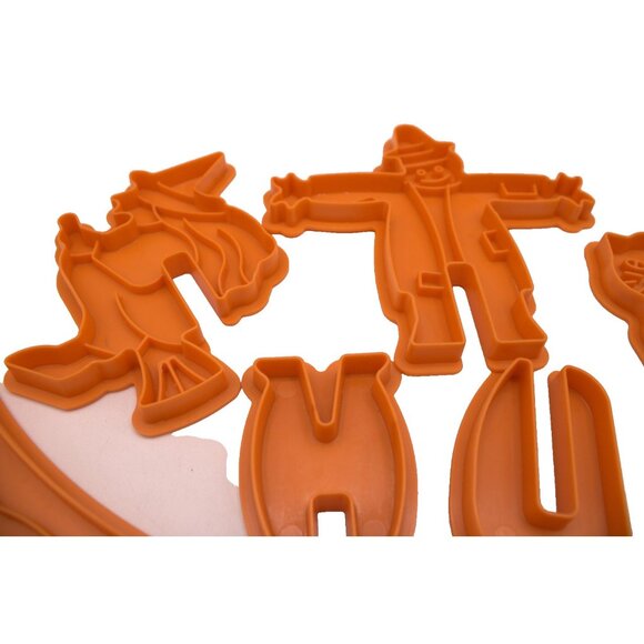 Nordic Ware Halloween 3D Cookie Cutter Set Witch Ghost Scarecrow Pumpkin 12 Pcs - Picture 5 of 8